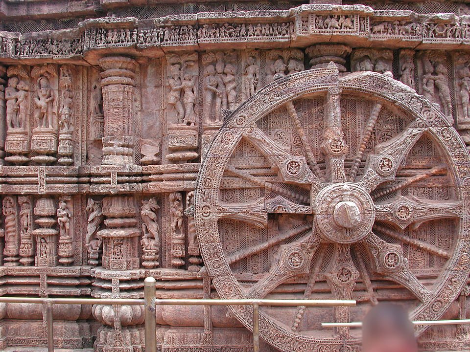 sculpture-figure-konark-temple-kalavad_com