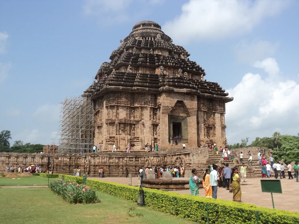 konark-sun-temple-day-view-kalavad_com